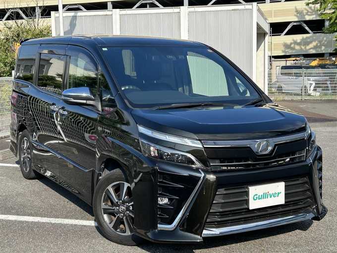 新着情報“ヴォクシーZS 煌”2018年式イナズマスパーキングブラックガラスフレーク入荷しました！
