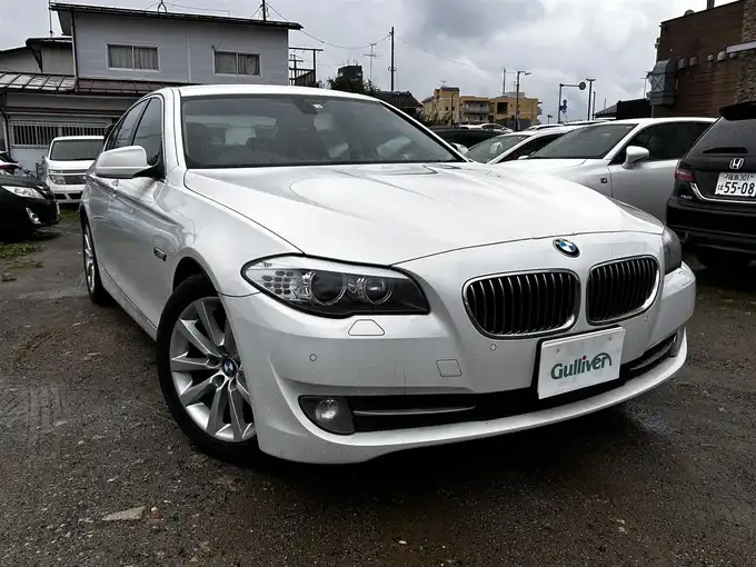 新着情報“５シリーズ528i”2012年式アルピンホワイトⅢ入荷しました！