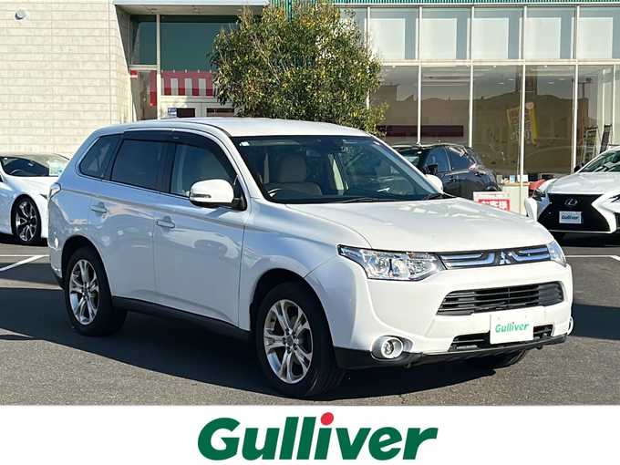 新着情報“アウトランダー24Gセーフティパッケージ”2015年式シルキーホワイト入荷しました！