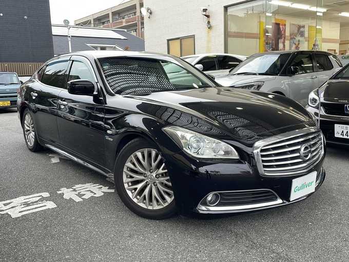 新着情報“シーマハイブリッド VIP G”2014年式ガーネットブラック入荷しました！