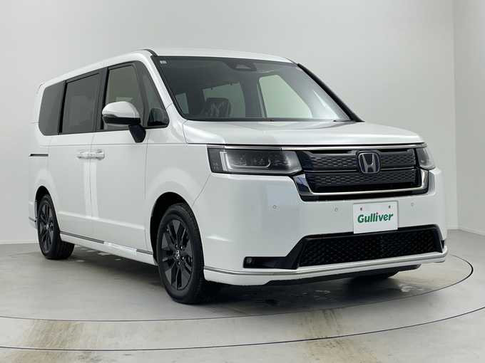 新着情報“ステップワゴンe:HEVスパーダ”2025年式プラチナホワイト