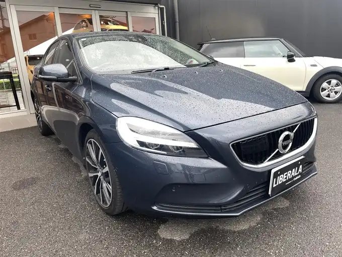 新着情報“Ｖ４０D4 モメンタム”2018年式デニムブルーメタリック入荷しました！