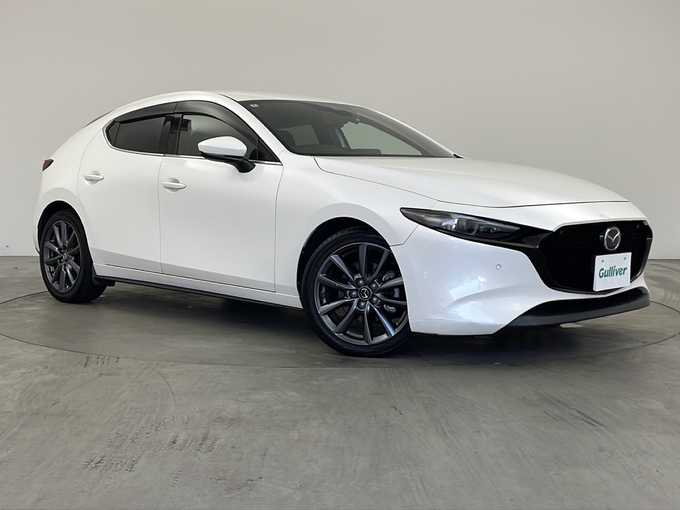 新着情報“ＭＡＺＤＡ３ファストバックXDプロアクティブ”2019年式スノーフレイクホワイトパールマイカ入荷しました！