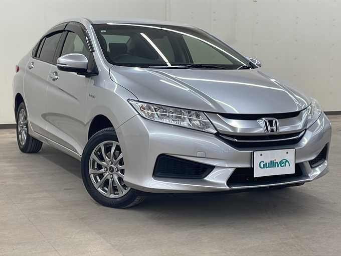 新着情報“グレイスハイブリッドLX”2015年式アラバスターシルバーメタリック入荷しました！