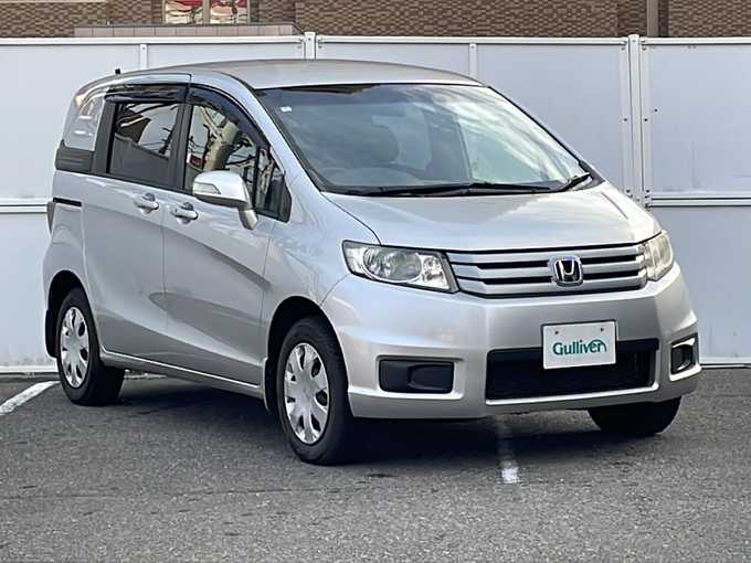 新着情報“フリードスパイクG ジャストセレクション”2012年式アラバスターシルバーメタリック入荷しました！