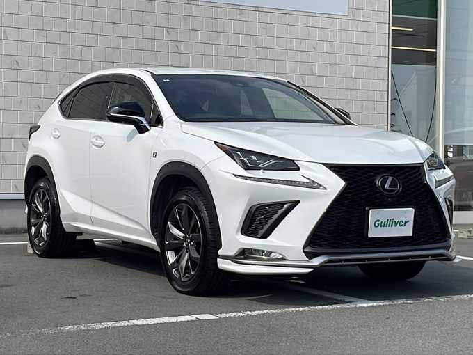 新着情報“ＮＸNX300 Fスポーツ”2018年式ホワイトノーヴァガラスフレーク入荷しました！