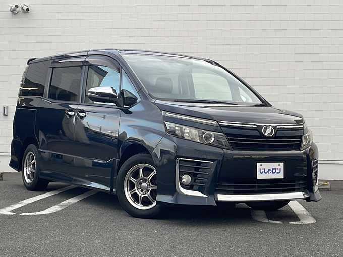 新着情報“ヴォクシーZS”2014年式ブラッキッシュアゲハガラスフレーク入荷しました！
