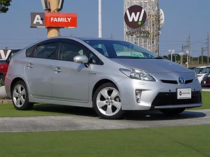 新着情報“プリウスSツーリングセレクション”2013年式シルバーM入荷しました！