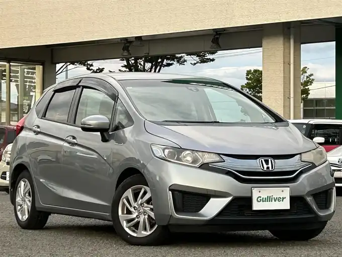 新着情報“フィットハイブリッドハイブリッド・Lパッケージ”2013年式ティンテッドシルバーM入荷しました！