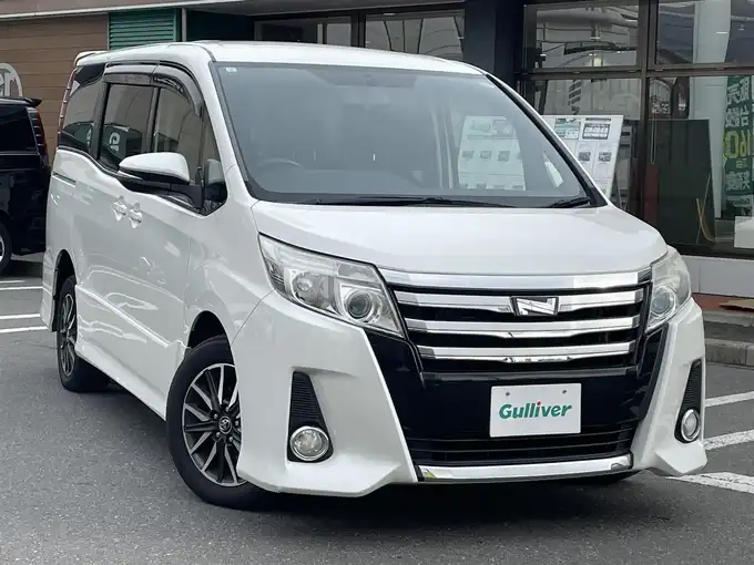 新着情報“ノアSi”2015年式ホワイトパールクリスタルシャイン入荷しました！