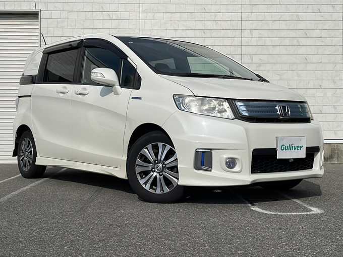 新着情報“フリードスパイクハイブリッドハイブリッド・ジャストセレクション”2011年式プレミアムホワイトパール入荷しました！