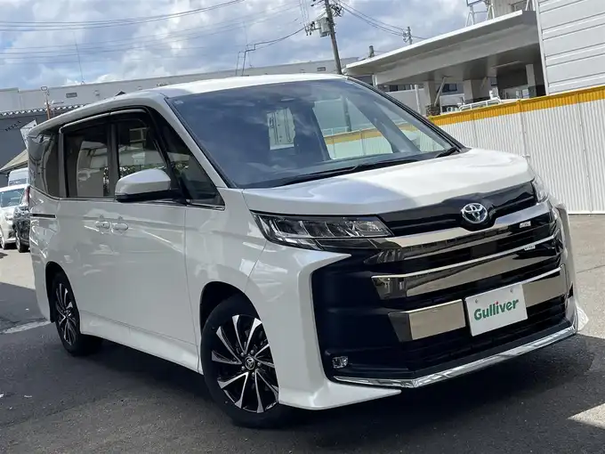 新着情報“ノアハイブリッドS－Z”2023年式ホワイトパールクリスタルシャイン入荷しました！