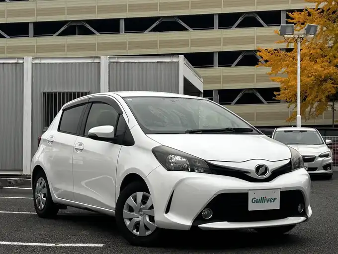 新着情報“ヴィッツF”2015年式スーパーホワイトⅡ入荷しました！