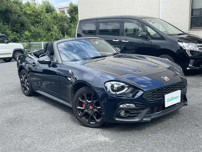 新着情報“アバルト１２４ スパイダーベースグレード”2019年式紺入荷しました！