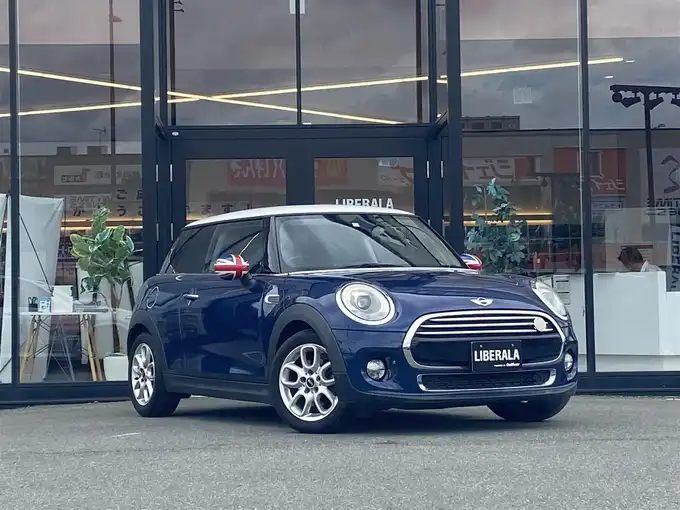 新着情報“ＭＩＮＩクーパー”2016年式青入荷しました！