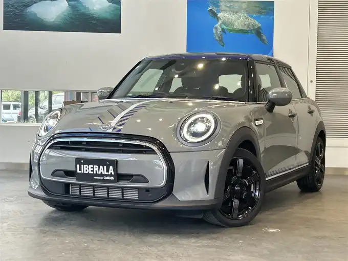 新着情報“ＭＩＮＩクーパーD エッセンシャル・トリム”2022年式ムーンウォークグレーメタリック入荷しました！