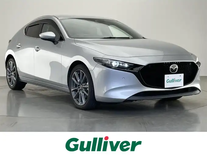 新着情報“ＭＡＺＤＡ３ファストバックXD Lパッケージ”2022年式ソニックシルバーM入荷しました！