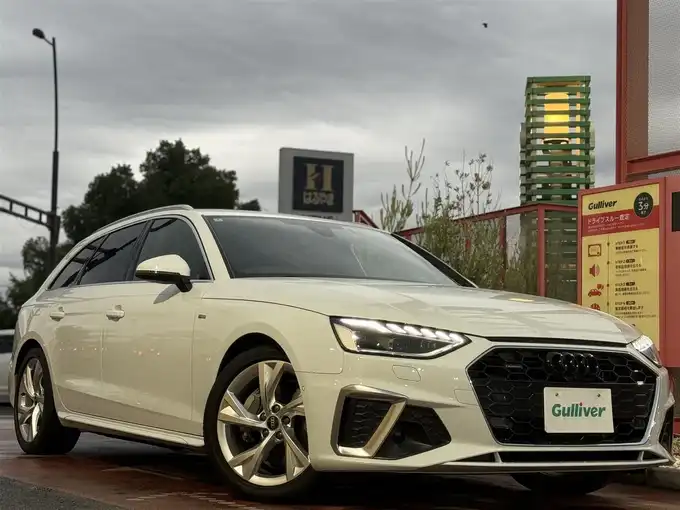 新着情報“Ａ４アバント40TDIクワトロ Sライン”2022年式白入荷しました！
