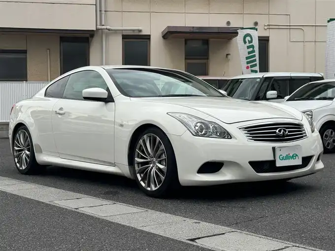 新着情報“スカイライン370GT タイプSP”2014年式クリスタルホワイトパール入荷しました！