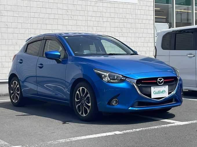 新着情報“デミオXDツーリング Lパッケージ”2015年式ダイナミックブルーマイカ入荷しました！