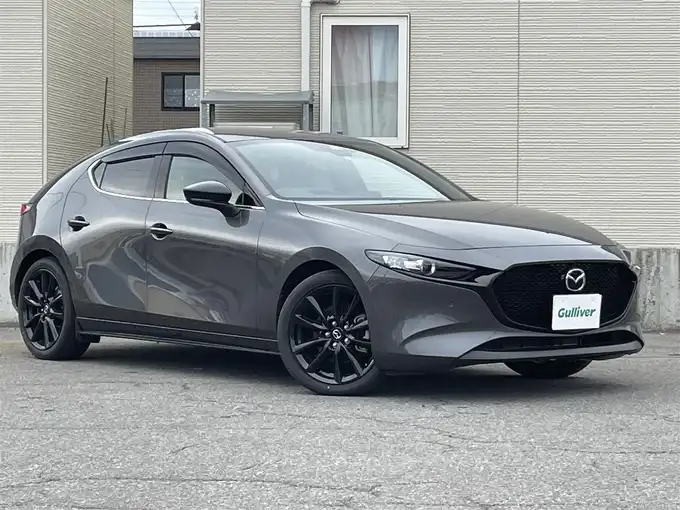 新着情報“ＭＡＺＤＡ３ファストバック15S ブラックトーンエディション”2023年式マシーングレープレミアムM入荷しました！