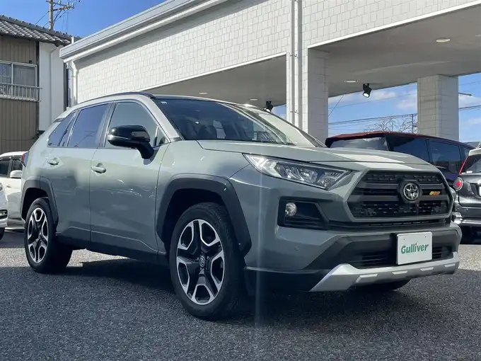 新着情報“ＲＡＶ４アドベンチャー”2020年式ＤグリーンⅡ入荷しました！