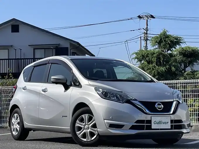 新着情報“ノートe－パワー X”2017年式ブリリアントシルバー入荷しました！