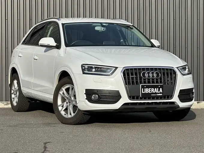 新着情報“Ｑ３2．0TFSIクワトロ211PS”2014年式グレイシアホワイトメタリック入荷しました！