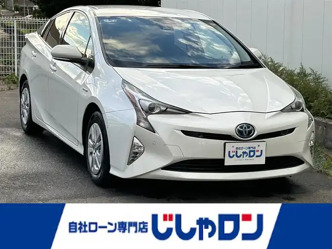新着情報“プリウスSセーフティプラス”2017年式ホワイトパールクリスタルシャイン入荷しました！