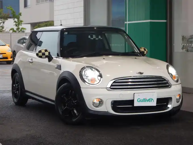 新着情報“ＭＩＮＩクーパー”2011年式ペッパー・ホワイト入荷しました！