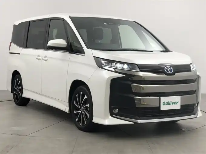 新着情報“ノアハイブリッドS－Z”2022年式ホワイトパールクリスタルシャイン入荷しました！