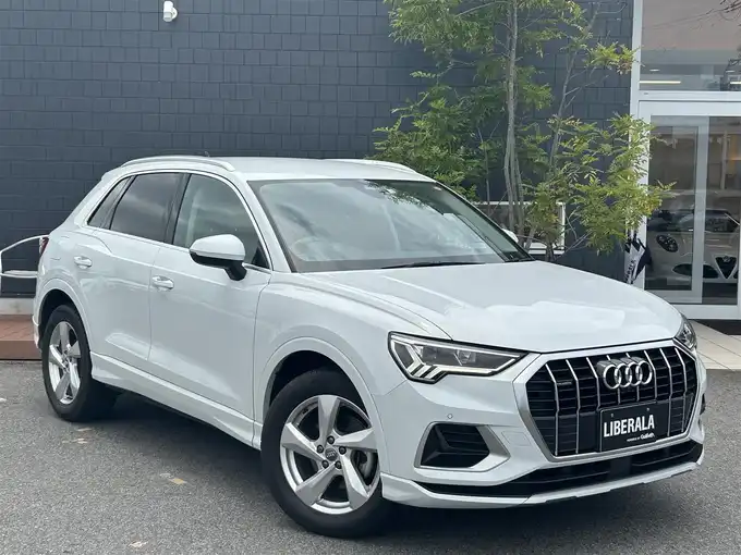 新着情報“Ｑ３スポーツバック35TDIクワトロ Sライン”2020年式パール入荷しました！