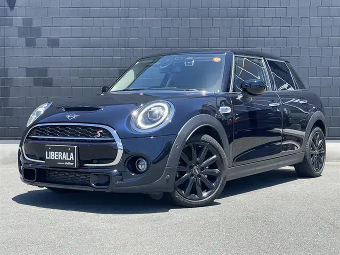 新着情報“ＭＩＮＩクーパーS エッセンシャル・トリム”2021年式MINI Yoursエニグマティックブラック入荷しました！