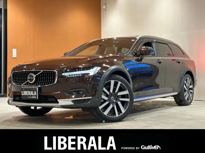 新着情報“Ｖ９０クロスカントリー B6 AWD プロ エアサスペンション装着車”2021年式メープルブラウンM入荷しました！