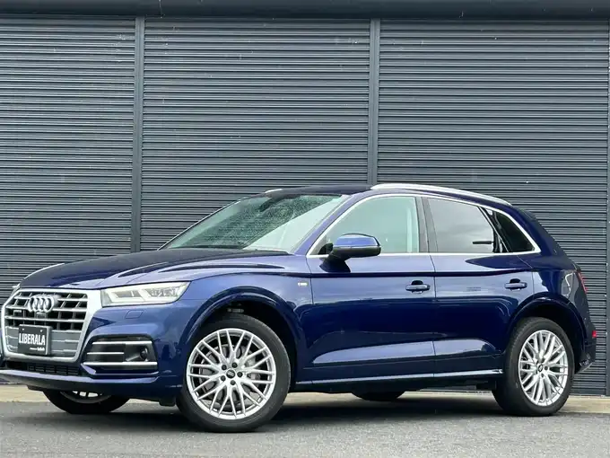 新着情報“Ｑ５2．0TFSIクワトロ 1stエディション”2017年式青Ｍ入荷しました！