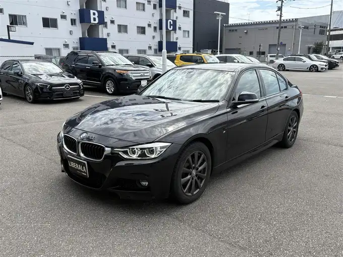 新着情報“３シリーズ318i Mスポーツ”2018年式黒入荷しました！
