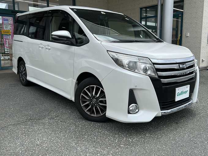 新着情報“ノアSi”2015年式ホワイトパールクリスタルシャイン入荷しました！
