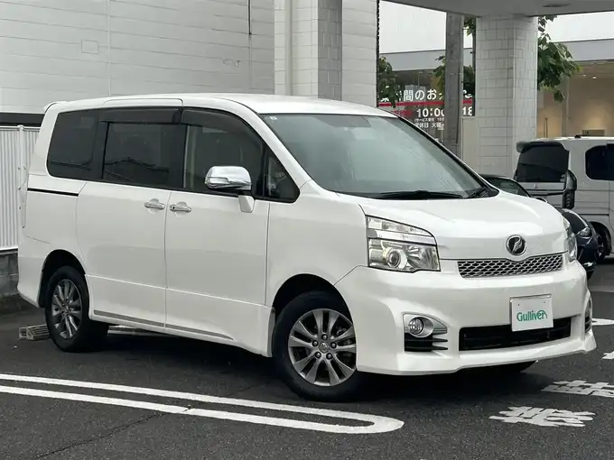 新着情報“ヴォクシーZS 煌Z”2013年式ホワイトパールクリスタルシャイン入荷しました！