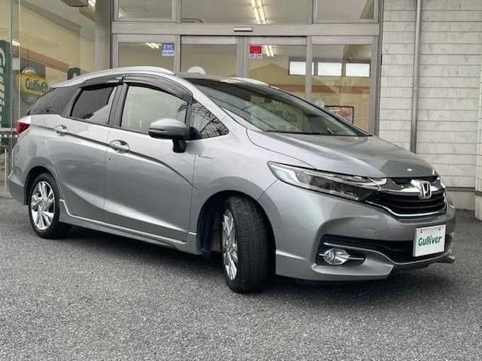 新着情報“シャトルハイブリッドZ”2015年式ティンテッドシルバーM入荷しました！
