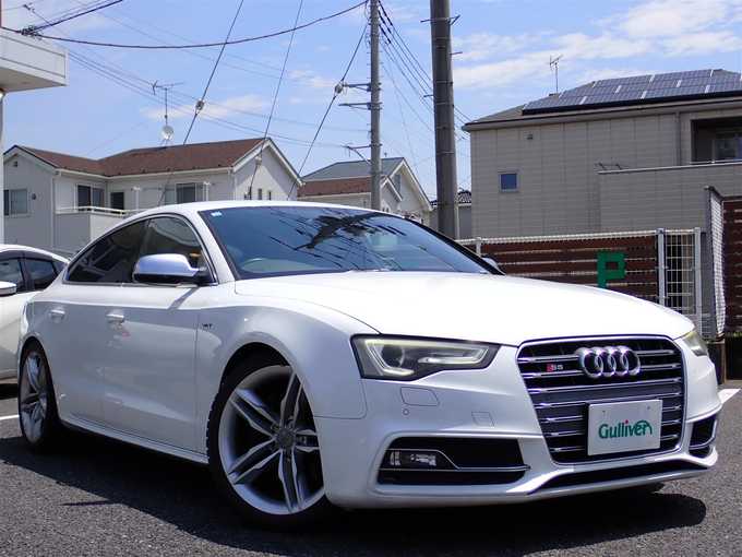 新着情報“Ｓ５スポーツバックベースグレード”2012年式白入荷しました！