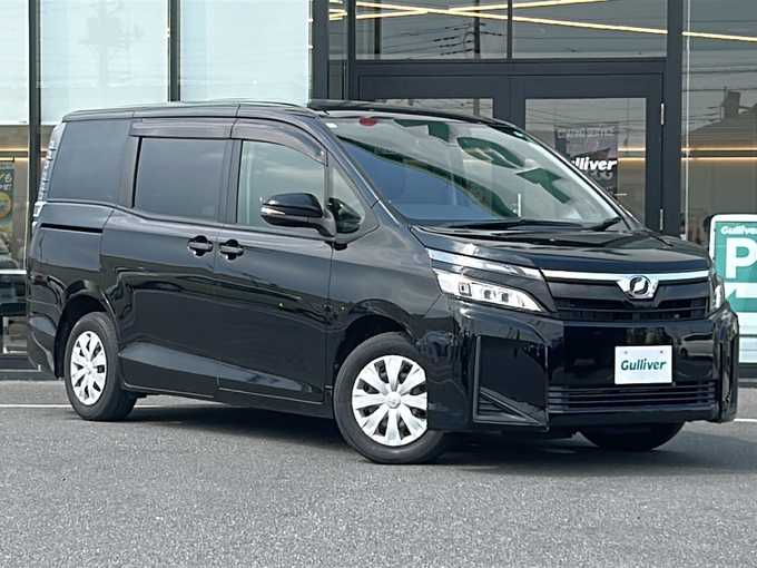新着情報“ヴォクシーX”2017年式ブラック入荷しました！