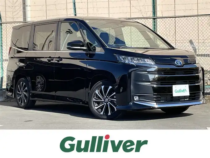 新着情報“ノアハイブリッドS－Z”2025年式イナズマスパーキングブラックガラスフレーク入荷しました！