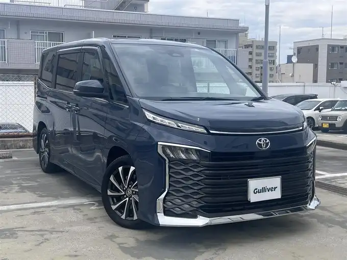 新着情報“ヴォクシーS－Z”2022年式マッシブグレー入荷しました！