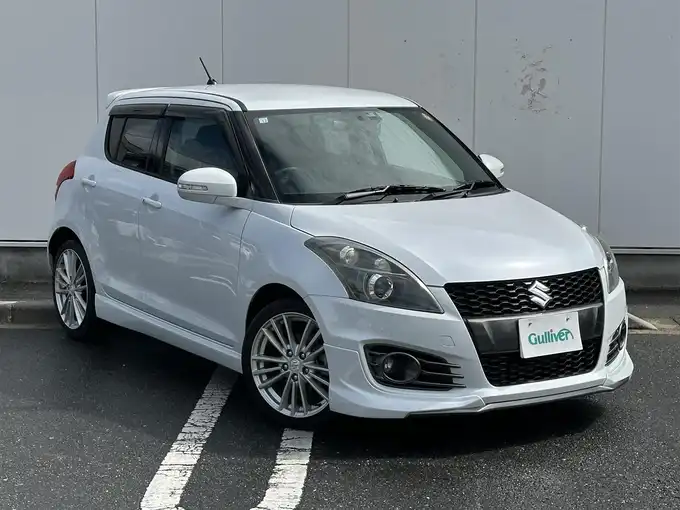 新着情報“スイフトスポーツベースグレード”2013年式スノーホワイトパール入荷しました！