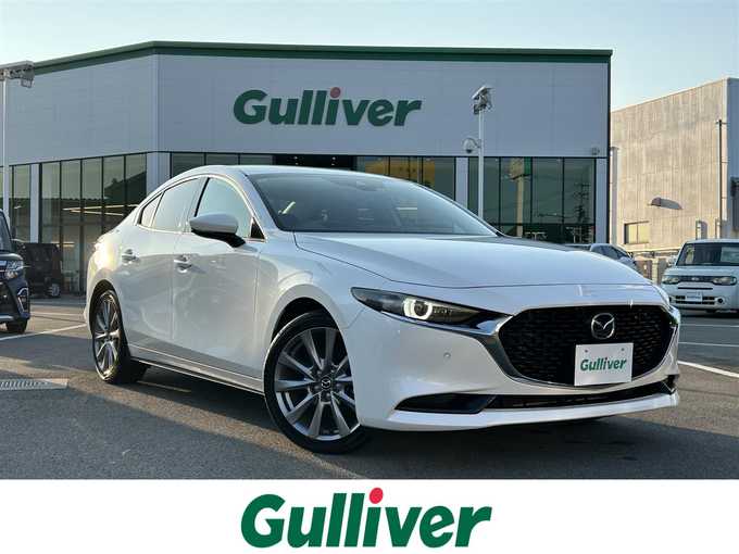 新着情報“ＭＡＺＤＡ３セダン20Sプロアクティブ”2020年式スノーフレイクホワイトパールマイカ入荷しました！