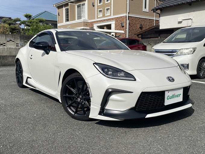 新着情報“ＧＲ８６RZ”2023年式クリスタルホワイトパール入荷しました！