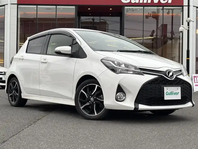 新着情報“ヴィッツRS”2015年式スーパーホワイトⅡ入荷しました！