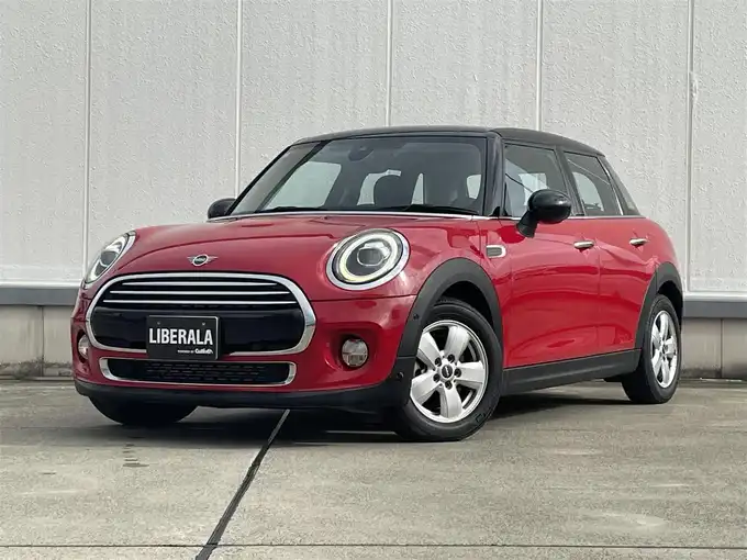 新着情報“ＭＩＮＩクーパーD”2019年式チリ・レッド入荷しました！
