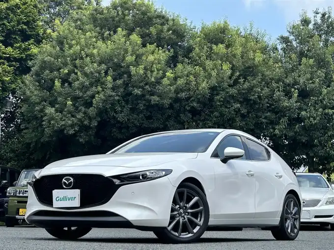 新着情報“ＭＡＺＤＡ３ファストバック15Sツーリング”2020年式スノーフレイクホワイトパールマイカ入荷しました！