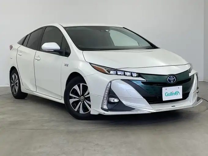 新着情報“プリウスＰＨＶS”2017年式ホワイトパールクリスタルシャイン入荷しました！